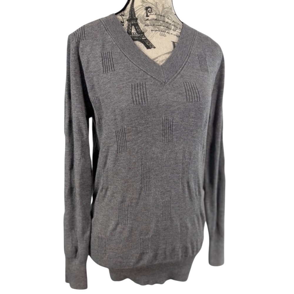 Arch & Cloz Classic Gray V-Neck Textured Sweater for Women Size M
